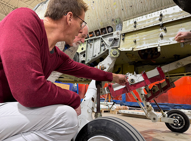 people viewing landing gear