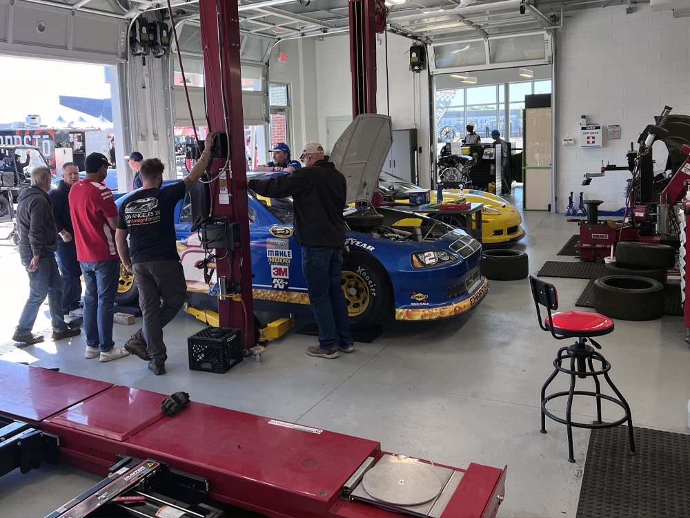 Prefix Performance Center bay, racing